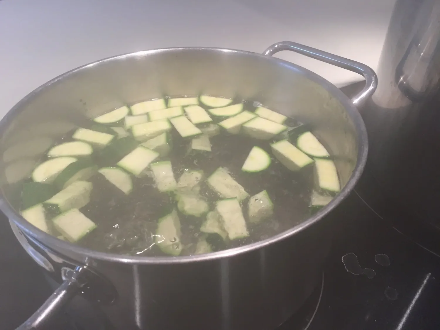 "Gary's Soup": Tomato, Zucchini and Chickpea Soup
